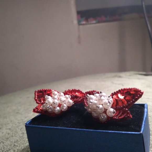 Handcrafted red butterfly's and simulated peals costume earrings - Picture 3 of 6